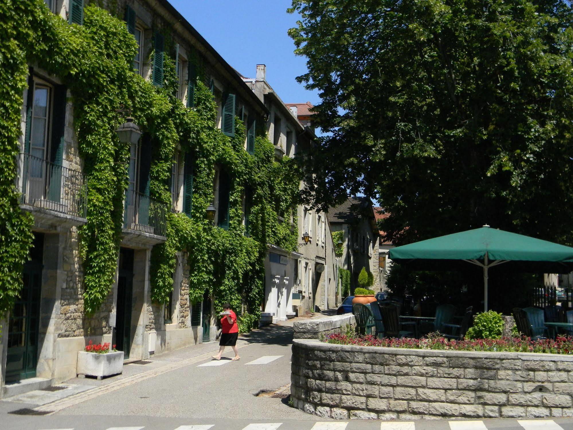 Logis Hôtel des Messageries Arbois Buitenkant foto